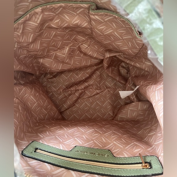 Isaac Mizrahi bag with detachable wallet - Picture 3 of 7